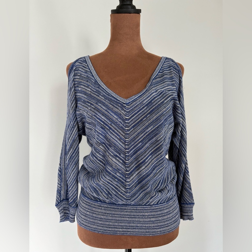 White House Black Market blue striped blouse XS - drop waist great condition.